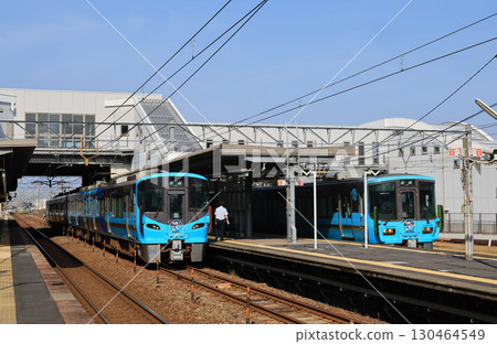 IR Ishikawa Railway 521 series train stopping at Matto Station IR Ishikawa Railway 521 series train stopping at Matto Station 130464549