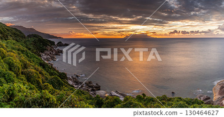 東海的夕陽 神居住的島嶼屋久島（夏季） 130464627