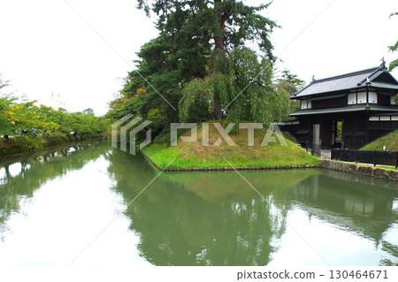 弘前城跡公園(舊弘前城)的弘前城大手門 弘前城跡公園(舊弘前城)的弘前城大手門 130464671