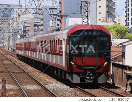 近鐵8A系列車抵達今里站 近鐵8A系列車抵達今里站 130465007