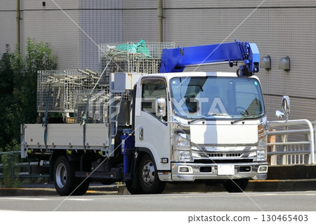 帶起重機的卡車(獨特的汽車)圖像 帶起重機的卡車(獨特的汽車)圖像 130465403