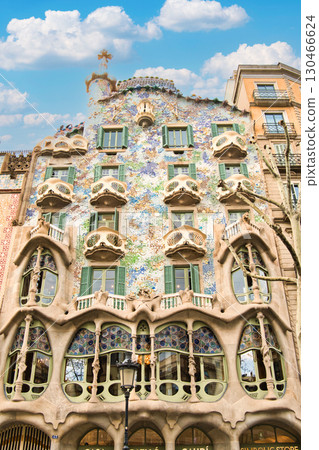 高第著名的巴特羅之家的威嚴 高第著名的巴特羅之家的威嚴 130466624