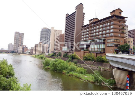 武庫川及JR寶塚站週邊景觀 武庫川及JR寶塚站週邊景觀 130467039