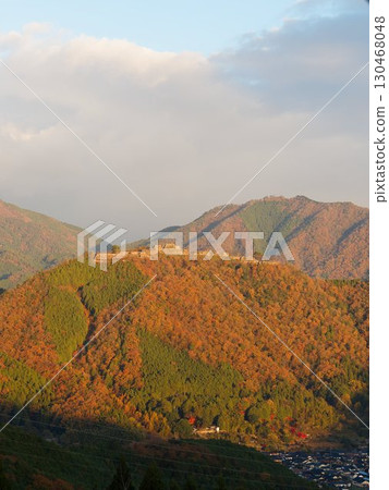 朝霞中的竹田城與山 130468048