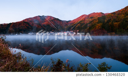 Lake Nakatsuna (autumn) 130468320