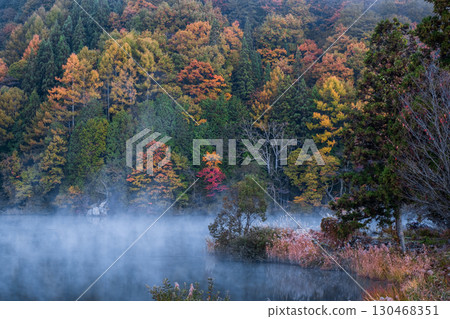 Lake Nakatsuna (autumn) 130468351