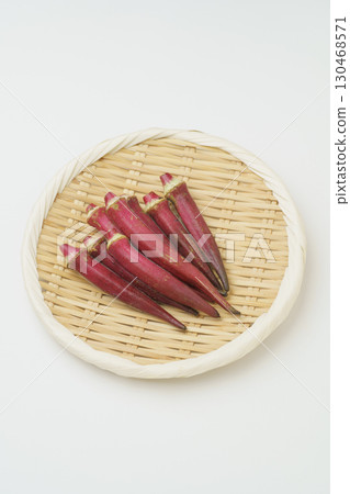 Beni okra (red okra) 130468571