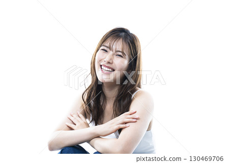 年輕女子美容護膚白色背景微笑 130469706
