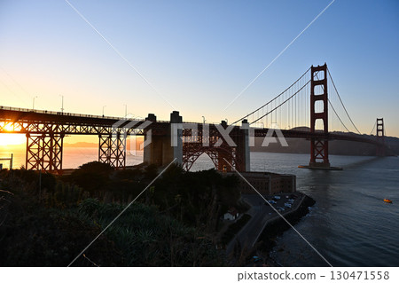 日落時的金門大橋 130471558