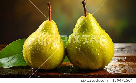 A fresh pear with sparkling water droplets 130471564