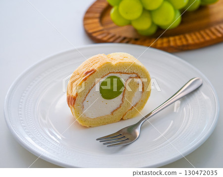 Shine Muscat Roll Cake Shine Muscat 130472035