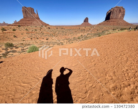 [Arizona] Shadows and spectacular views in Monument Valley 130472380