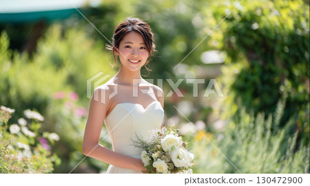 Beautiful bride and shining bouquet 130472900