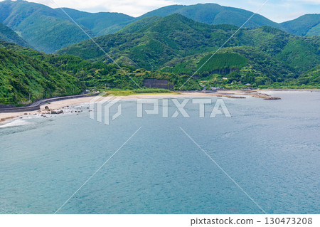 The natural scenery of Koigaura, with its blue sea and sandy beaches (Kushima City, Miyazaki Prefecture) 130473208