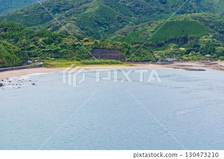 The natural scenery of Koigaura, with its blue sea and sandy beaches (Kushima City, Miyazaki Prefecture) The natural scenery of Koigaura, with its blue sea and sandy beaches (Kushima City, Miyazaki Prefecture) 130473210