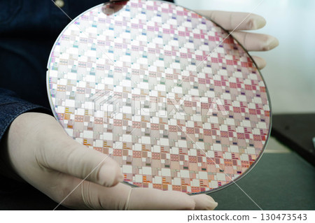 Silicon wafer for manufacturing semiconductor of integrated circuit. 130473543