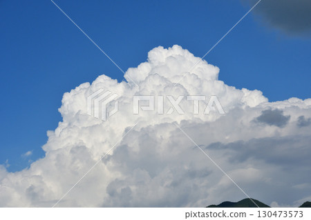 藍天白雲，夏日雲朵 130473573