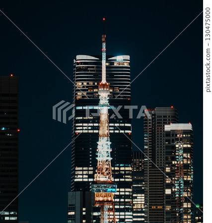 東京塔在晚上 130475000