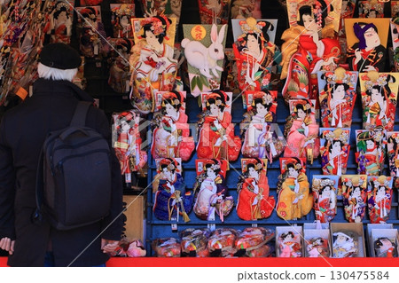 Sensoji Temple Hagoita Market Asakusa Tourism Asakusa New Year's Market 130475584