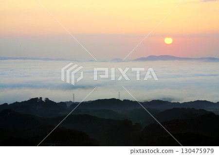 Sea of clouds and sunrise 6381 130475979