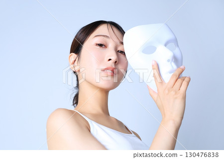 帶面具的女人美女形象 130476838
