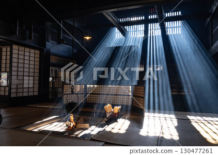 [Light beam material] A winter feature: The light beams of Okutani at Wakihonjin in Tsumago-juku [Nagano Prefecture] 130477261