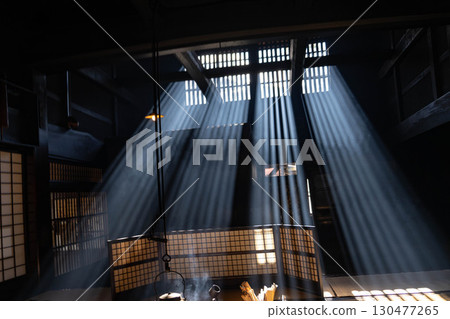 [Light beam material] A winter feature: The light beams of Okutani at Wakihonjin in Tsumago-juku [Nagano Prefecture] 130477265
