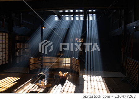 [Light beam material] A winter feature: The light beams of Okutani at Wakihonjin in Tsumago-juku [Nagano Prefecture] 130477268