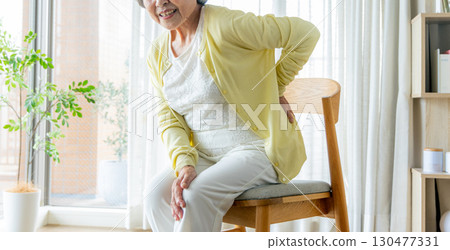 高級腰痛 130477331