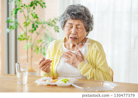 老年人飲食的負面形象 130477379