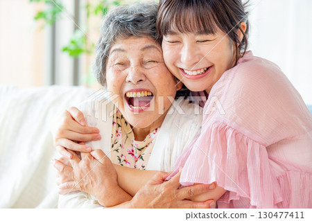 好老奶奶和孫女 130477411