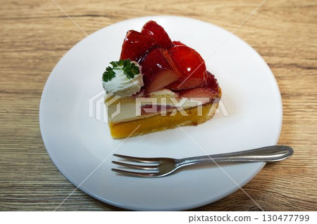 A luxurious tart made with seasonal strawberries 130477799