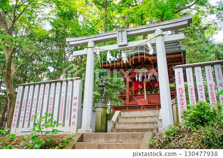 高尾山、高尾山藥王院、富士淺間社、高尾山不動堂後面 高尾山、高尾山藥王院、富士淺間社、高尾山不動堂後面 130477938