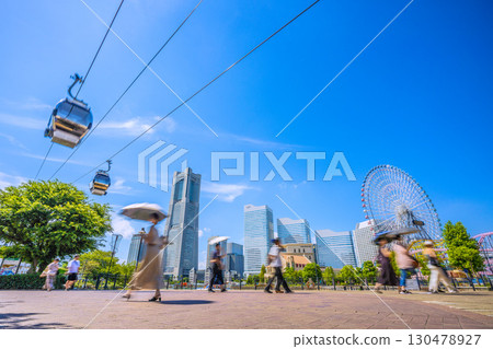 日本橫濱的城市景觀...從運河公園站和運河公園觀看索道和橫濱地標塔 130478927