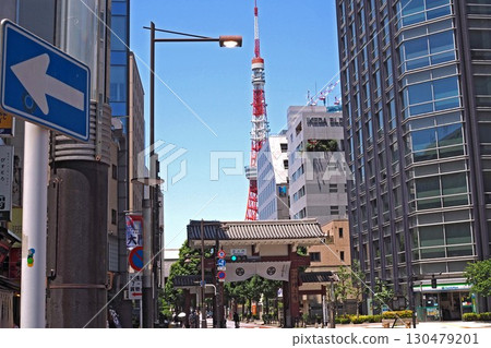 Zojoji Temple's Great Gate and Tokyo Tower [Minato Ward, Tokyo] 130479201