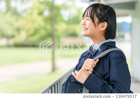 Smiling junior high school student, high school student, girl, student, high school girl (exam, grades) 130479317