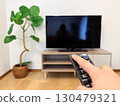 Turn on the TV with the remote control 130479321