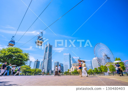 日本橫濱的城市景觀...從運河公園站和運河公園觀看索道和橫濱地標塔 130480403