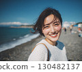 海灘上微笑的女人 | 微笑，自然，肖像，放鬆 130482137