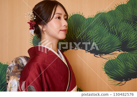 Japanese woman in furisode kimono standing on the Noh stage Japanese woman in furisode kimono standing on the Noh stage 130482576