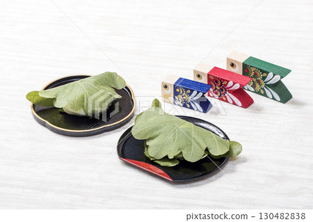 Kashiwamochi on individual plates, Children's Day, Boys' Day, image material Kashiwamochi on individual plates, Children's Day, Boys' Day, image material 130482838