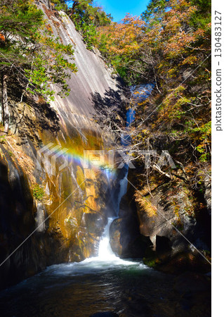 秋天的昇仙峽瀑布 130483127