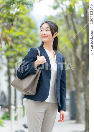 戶外女性商務 130483149