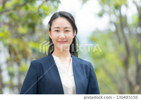 戶外女性商務 130483150