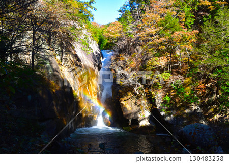 秋天的昇仙峽瀑布 130483258