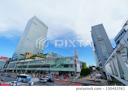 東京新宿站南口風景 東京新宿站南口風景 130483561