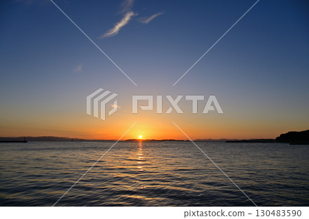 Asahi rising to the sea 130483590