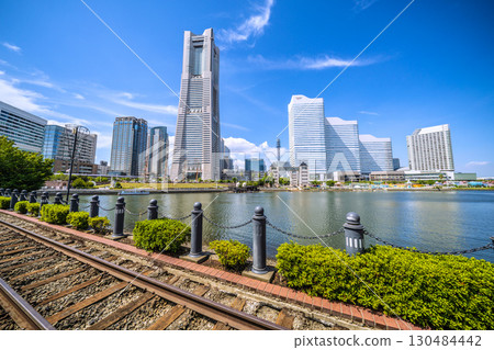 A rare sight in the Yokohama cityscape of Japan: exposed rails...View of Yokohama Landmark Tower and the bustling Nippon Maru from the railway road... A rare sight in the Yokohama cityscape of Japan: exposed rails...View of Yokohama Landmark Tower and the bustling Nippon Maru from the railway road... 130484442