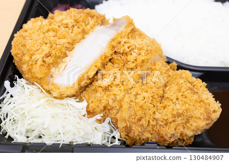 Delicious pork cutlet bento 130484907