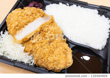 Delicious pork cutlet bento 130484909